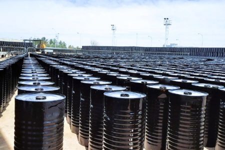 تفاوت قیر مایع با قیر بشکه ای: مقایسه کامل + مزایا و کاربرد